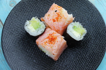 Makis saumon et avocat
