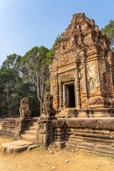 Fototapeta premium Preah Ko temple, Cambodia: Sanctuaries and khmer style guardian lions sculptures.