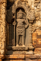 Preah Ko temple, Cambodia: relief of guardian