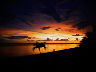 Fototapeta na wymiar Strand im Sonnenuntergang 