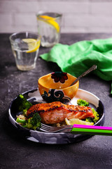 Glazed salmon fillet with broccoli..style hugge