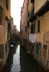 Fototapeta na wymiar cloths over a waterway with boats in the island of Venice in Ita