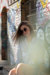 Junge Schöne Frau im Urban Stadt Berlin