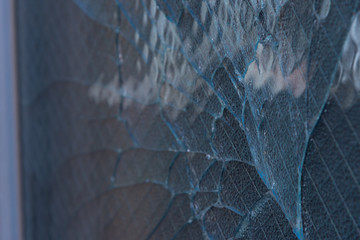 割れた網入りガラス