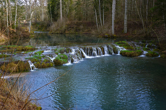Hasenbach-Wasserfall bei der Wimsener H&ouml;hle, Schw&auml;bische Alb, Baden W&uuml;rttemberg, Deutschland