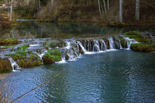 Hasenbach-Wasserfall bei der Wimsener H&ouml;hle, Schw&auml;bische Alb, Baden W&uuml;rttemberg, Deutschland