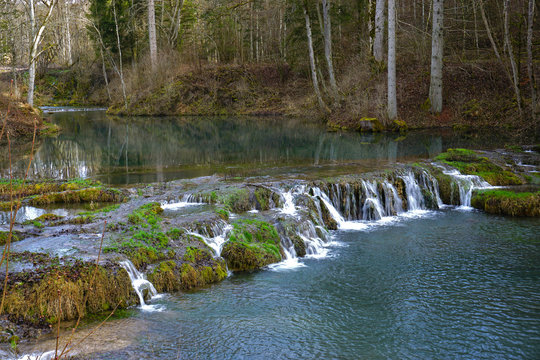 Hasenbach-Wasserfall bei der Wimsener H&ouml;hle, Schw&auml;bische Alb, Baden W&uuml;rttemberg, Deutschland