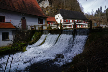 Wasserfall bei der Wimsener Höhle, Schwäbische Alb, Baden Württemberg, Deutschland