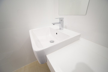 Bathroom wash basin