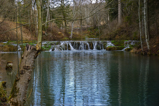 Hasenbach-Wasserfall bei der Wimsener H&ouml;hle, Schw&auml;bische Alb, Baden W&uuml;rttemberg, Deutschland