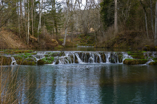 Hasenbach-Wasserfall bei der Wimsener H&ouml;hle, Schw&auml;bische Alb, Baden W&uuml;rttemberg, Deutschland