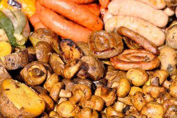 Grilled potatoes, mushrooms and sausages