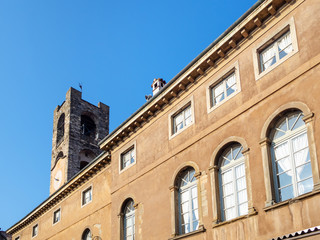 Fototapeta na wymiar Palazzo del Podesta view of Campanone in Bergamo