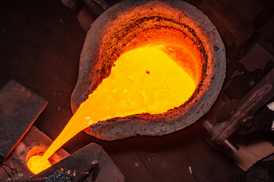 metal casting process with high temperature fire in metal part factory