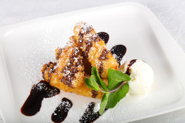 Crispy banana with ice cream