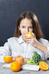 Obraz premium Health teen girl sniffing apple with smile face, health food concept
