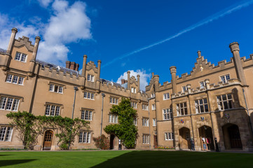 Fototapeta na wymiar Magnificent Cambridge University Courtyard with Spectacular Architecture