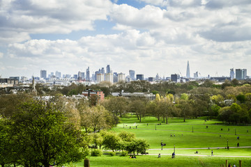 People enjoying the clear view of central London,as well as Hampstead from the summit of Primrose Hill.Primrose Hill is located on the northern side of Regent's Park. 