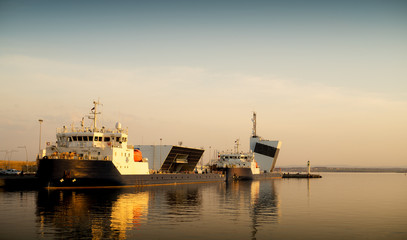 Fototapeta na wymiar ship in harbor at sunset