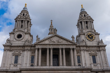 Fototapeta na wymiar St. Paul's Cathedral in London, England