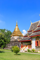 Fototapeta premium Chapel and golden pagoda at Wat Chiang Man in Chiang Mai, North of Thailand