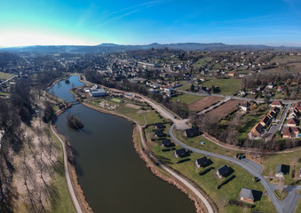 Fototapeta na wymiar Objat (Corrèze - France) - Vue aérienne du plan d'eau