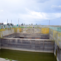 Buffer tanks at the waterway opening gateways