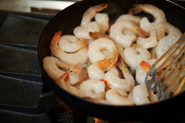 Grilling shrimps in frying pan