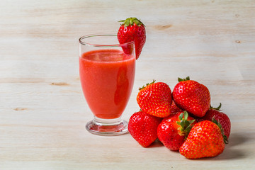 新鮮いちごジュース　Fresh strawberry juice