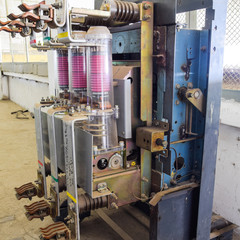 Vacuum high voltage switch. Electrical equipment of the pumping