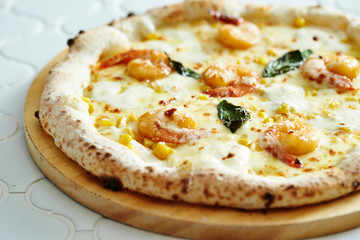 Shrimp and corn pizza 