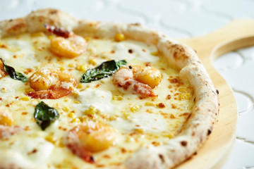 Shrimp and corn pizza 