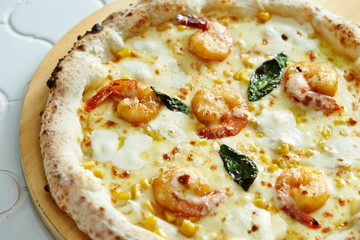 Shrimp and corn pizza 