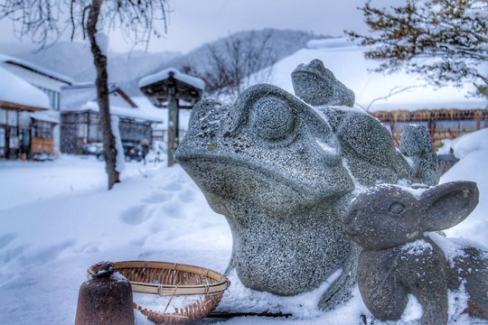  Frog, sonw, Stone statue