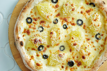 Olive and pineapple pizza 