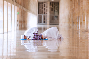 Religious couple doing prays in the mosque