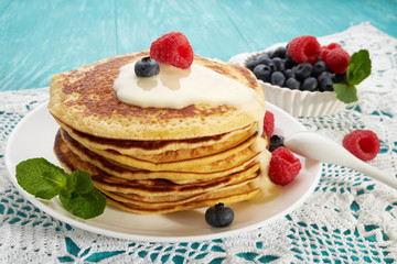 pancakes with fruit and maple syrup
