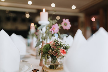 Hochzeitstisch, Deko, Gedeckter Tisch, Kerzen Florist