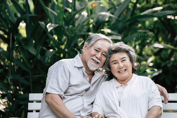 Fototapeta premium Elderly couples talking together