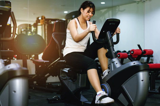 Woman exercise workout in gym fitness.concept of healthy.athlete builder muscles lifestyle.Exercise program to reduce weight of woman