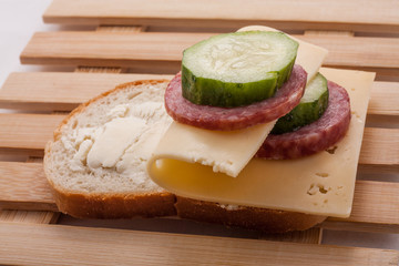 sandwich cucumbe  sausage