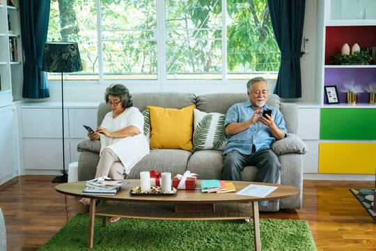 Senior couple Playing Smart phont together at living room