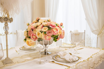 Romantic and exquisite western restaurant environment background material / tableware on the table