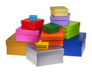 Quadratische Geschenkboxen aus bunter Pappe.