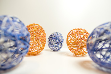 Osterdekoration Eier aus Wollfäden