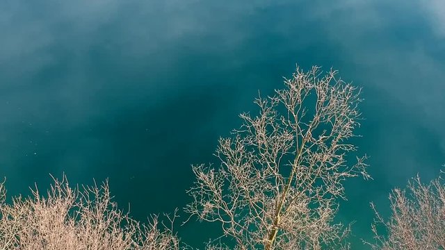 salita drone lago alberi