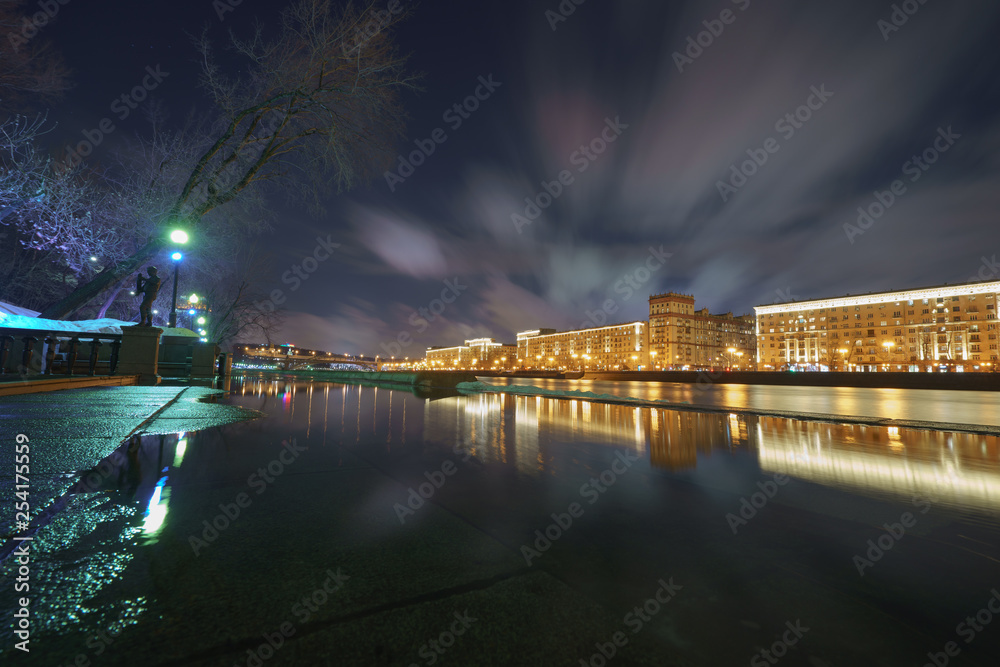 Wall mural Park Gorkogo in Moscow (Gorky park) at night spring time. 