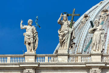 Obraz premium St. Peter's Basilica at Saint Peter's Square in city of Rome, Vatican, Italy