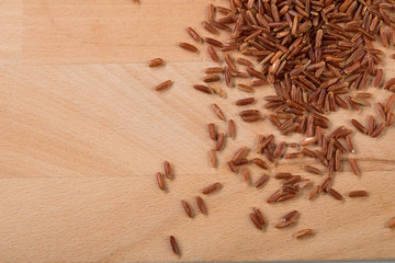 Rotschaliger Roter Jasmin Reis ist Vollkorn, Langkorn, ungekocht, roh und eine Spezialität aus...