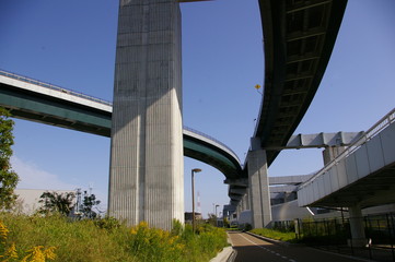 日本　高速道路　建造物